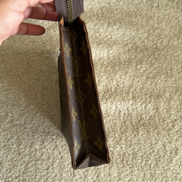 Louis Vuitton pouch - Picture 10 of 14